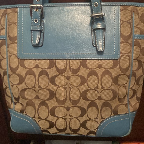 Authentic Signature Coach Tote - Picture 3 of 7